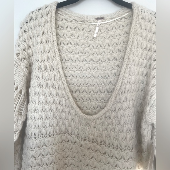 Free People Cream Crashing Waves Pullover Sweater Size Small NWT - Picture 8 of 9